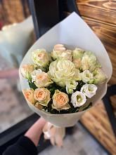 Букет цветов из:  Розы и Лизиантусы в Куликово
