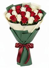 Букет Микс из красных и белых роз в Куликово