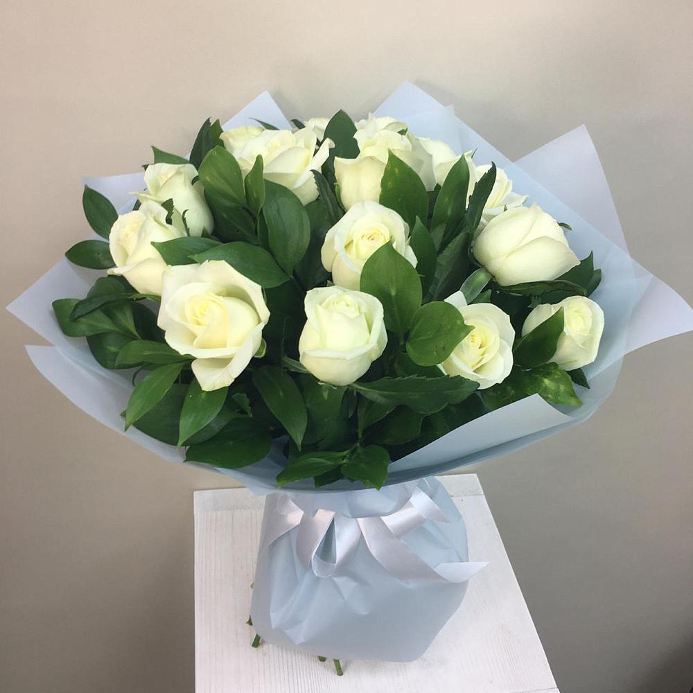 Букет 15 Белых роз Проуд в Куликово