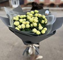 Букет Белые кустовые розы Солинеро в Куликово