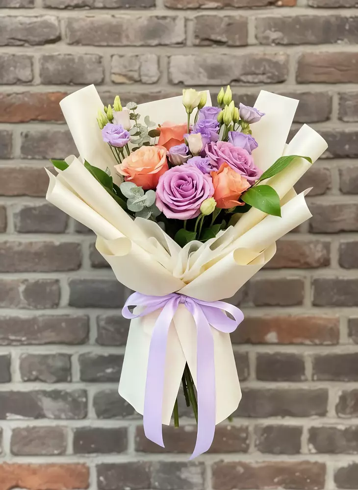 Букет цветов из: Лизиантусы и Розы в Куликово