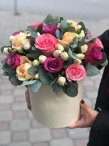 Цветочная композиция из Розы в шляпной коробке в Куликово