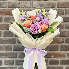 Букет цветов из:  Лизиантусы и Розы в Куликово