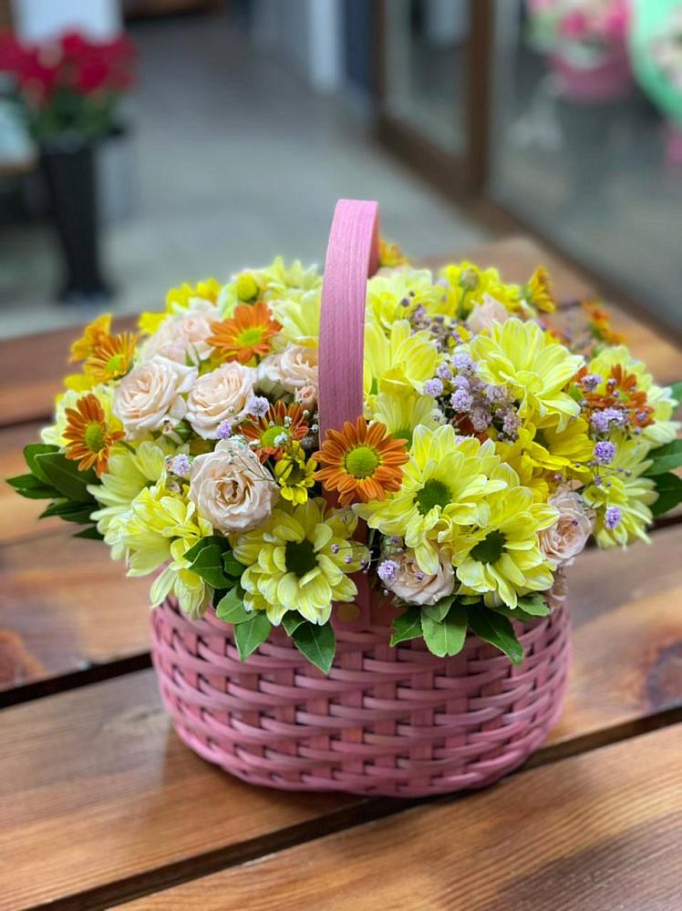 Цветочная композиция из Хризантемы и Розы в корзине в Куликово