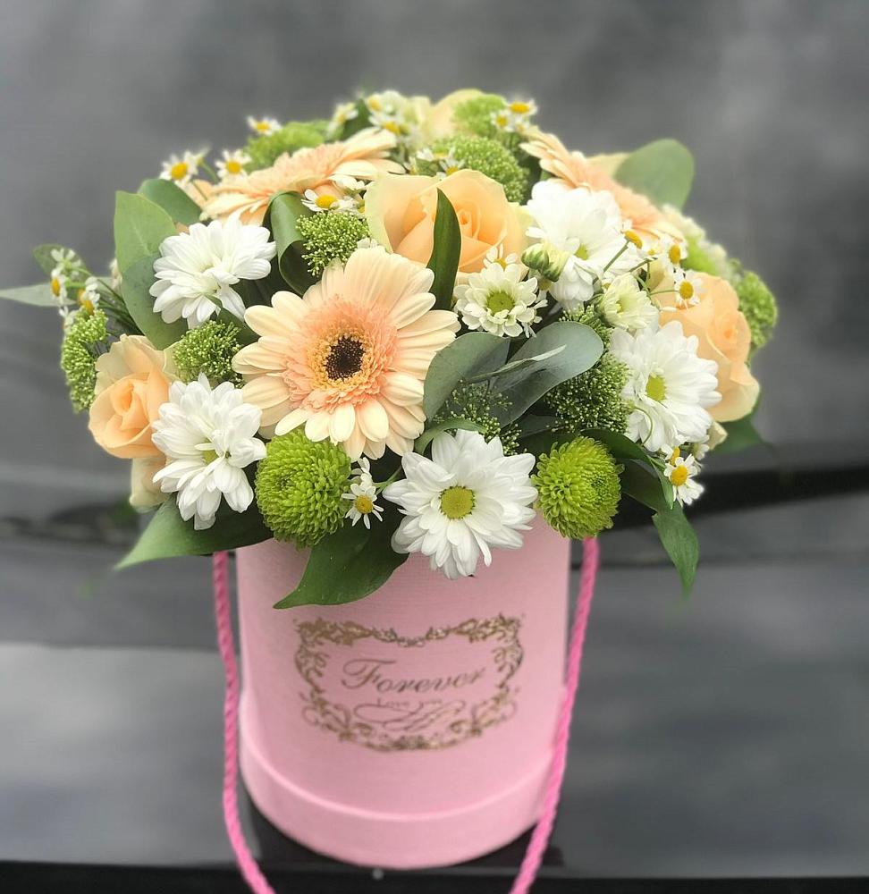 Цветочная композиция из Розы, Герберы и Хризантемы в шляпной коробке в Куликово